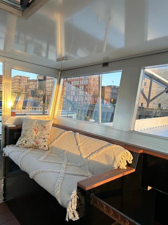 Wheelhouse Euphrate Houseboat Acomodação com café da manhã Diemerbrug Exterior foto