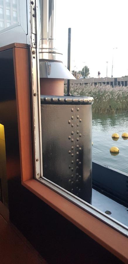 Wheelhouse Euphrate Houseboat Acomodação com café da manhã Diemerbrug Exterior foto
