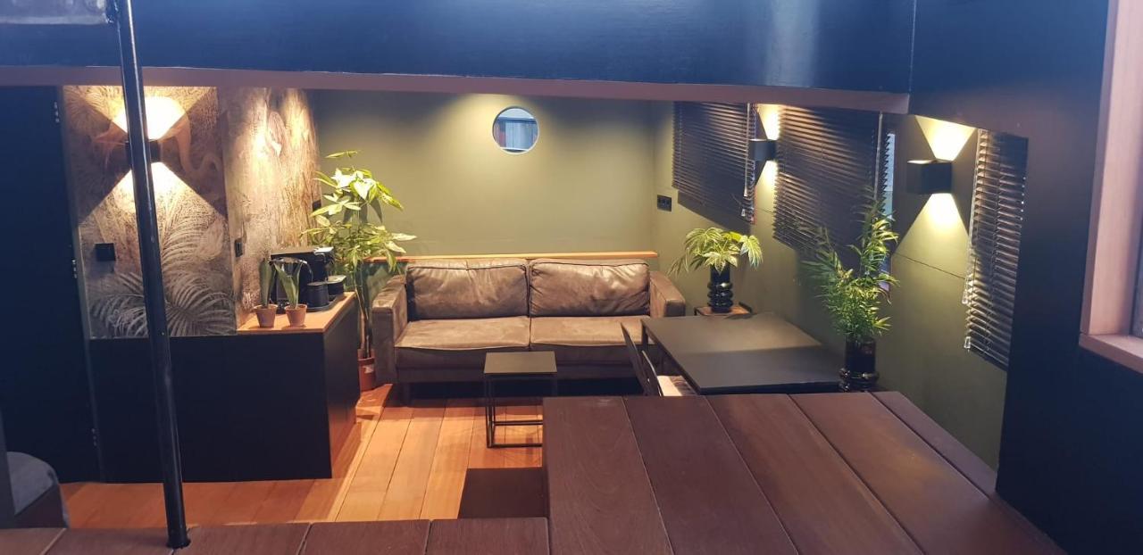 Wheelhouse Euphrate Houseboat Acomodação com café da manhã Diemerbrug Exterior foto