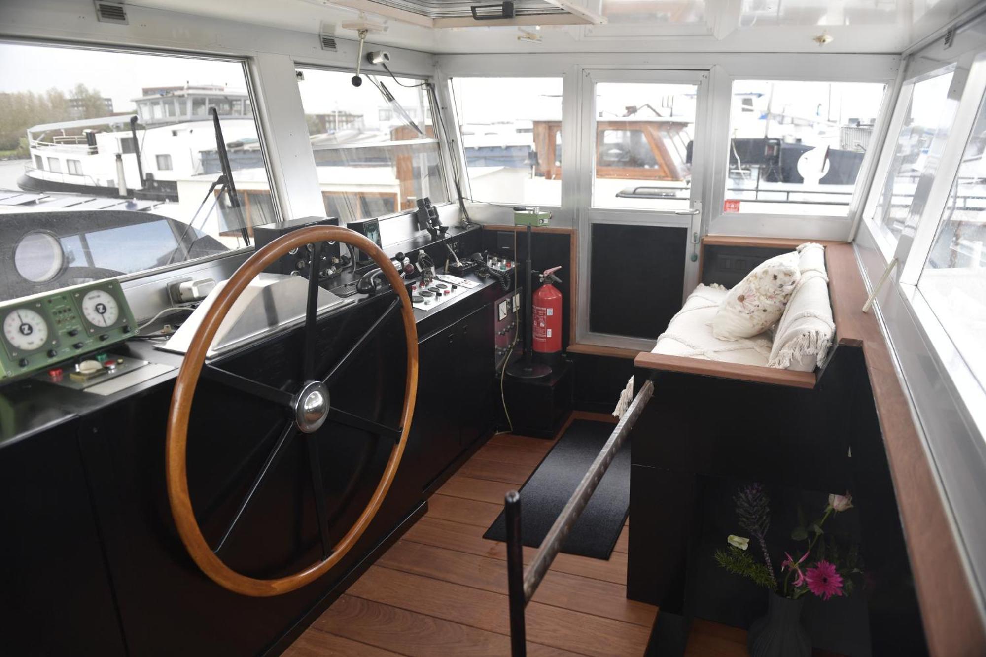 Wheelhouse Euphrate Houseboat Acomodação com café da manhã Diemerbrug Exterior foto