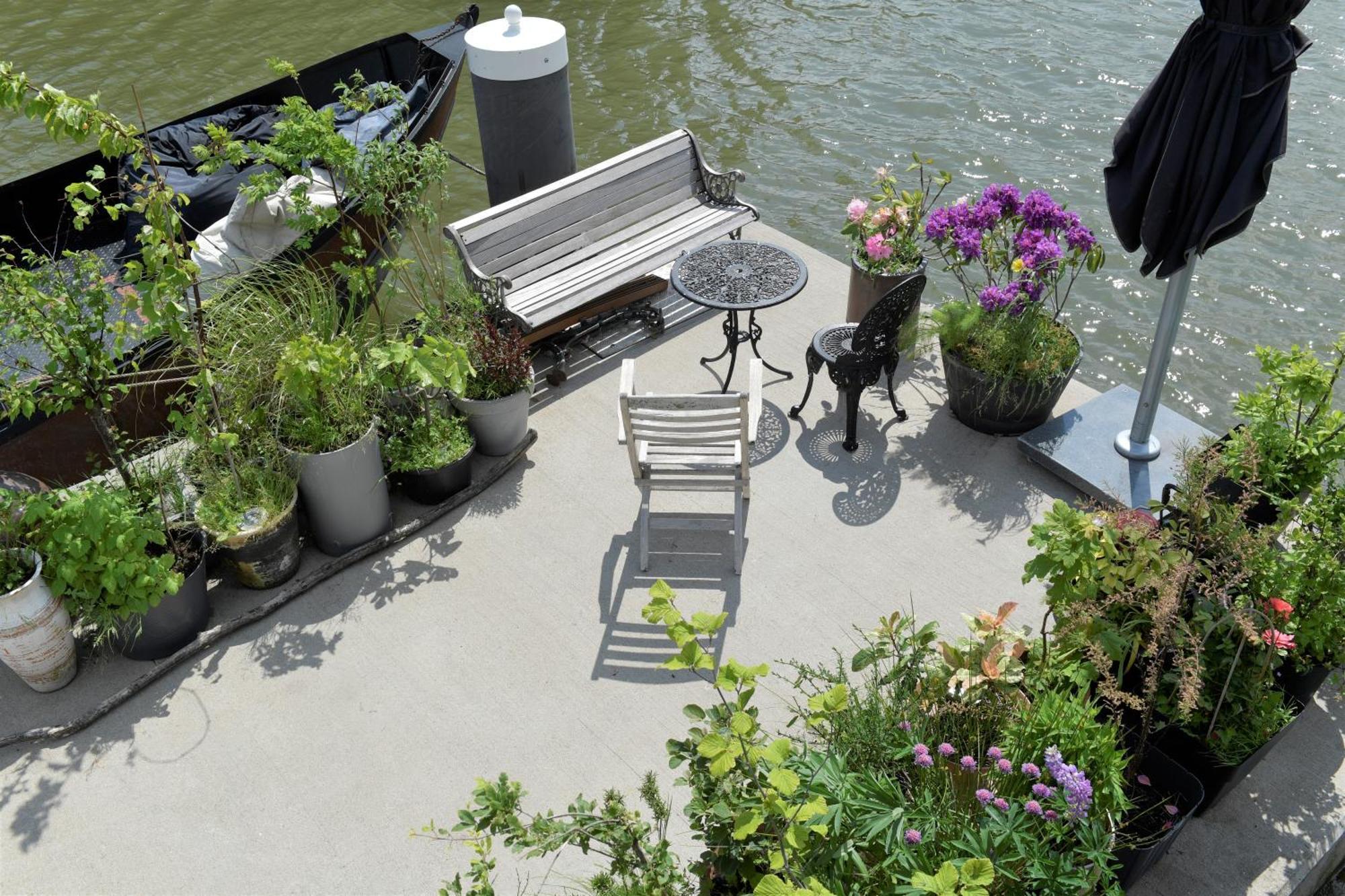 Wheelhouse Euphrate Houseboat Acomodação com café da manhã Diemerbrug Exterior foto